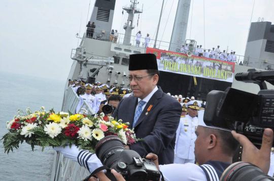 Ketika Irman Gusman pimpin upacara di atas KRI Makassar 509