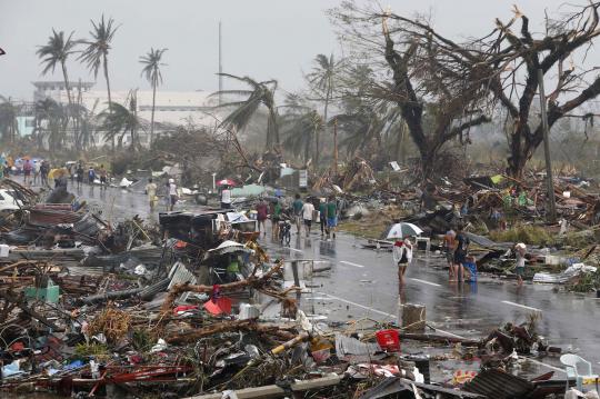 Dahsyatnya Topan Super Haiyan landa Filipina, 10.000 warga tewas