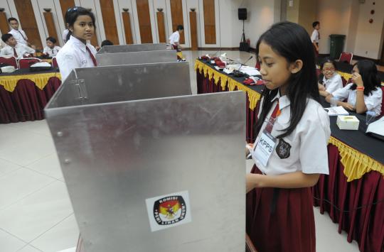 Murid SDN 01 Menteng ikuti simulasi Pemilu 2014 di Gedung KPU