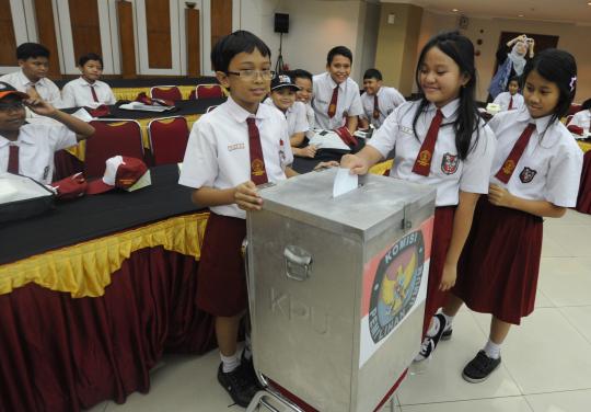Murid SDN 01 Menteng ikuti simulasi Pemilu 2014 di Gedung KPU