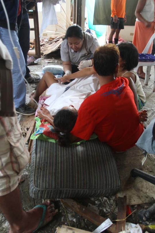 Korban Topan Haiyan melahirkan bayi di lokasi pengungsian