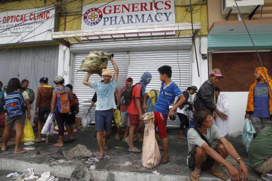 Krisis pangan, korban Topan Haiyan jarah toko dan gudang beras