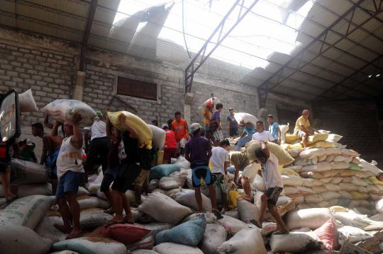 Krisis pangan, korban Topan Haiyan jarah toko dan gudang beras