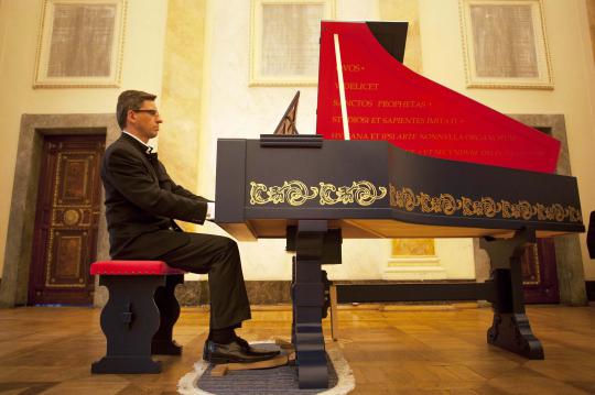 Mengenang Viola Organista, piano abad 15 karya Leonardo da Vinci