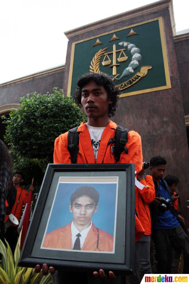 Foto Mahasiswa Tuntut Kejagung Selesaikan Kasus Tragedi Semanggi 1 Merdeka Com