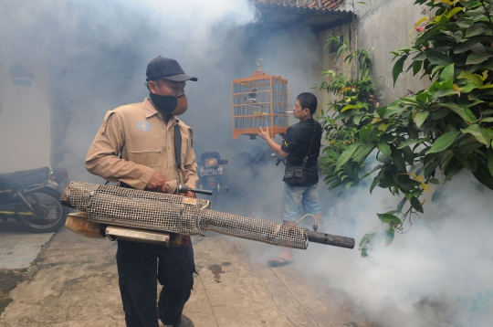 Cegah Chikungunya dan DBD, kawasan Pasar Rebo diasapi