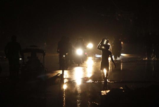 Nestapa korban Topan Haiyan Filipina lewati malam tanpa listrik