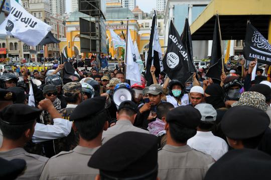 Massa Laskar Mujahid demo tolak perayaan Asyura kelompok Syiah