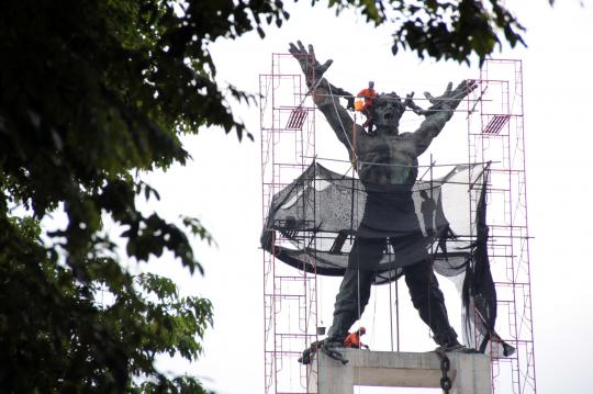 Patung Pembebasan Irian Barat di Lapangan Banteng 