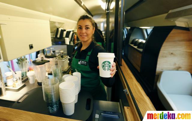 Foto : Starbucks buka gerai pertama di gerbong kereta 