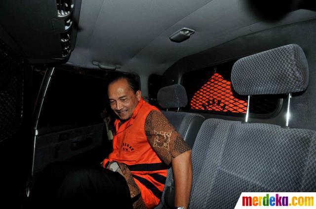Foto : Ketika Budi Mulya resmi berstatus jadi tahanan KPK 