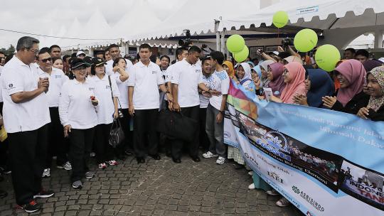 Kunjungi stan bank syariah peserta 'Gres!', SBY acungkan jempol