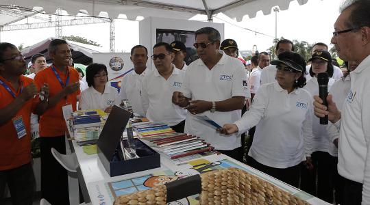 Kunjungi stan bank syariah peserta 'Gres!', SBY acungkan jempol