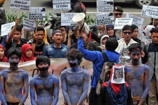 Demo Ratu Atut, aktivis mahasiswa gelar aksi teatrikal di KPK