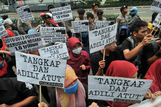 Demo Ratu Atut, aktivis mahasiswa gelar aksi teatrikal di KPK