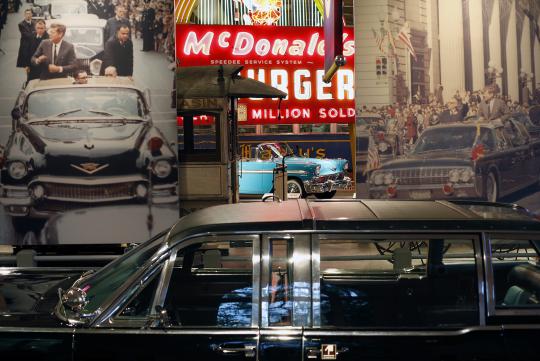 Melihat limousine John F. Kennedy di Museum Henry Ford