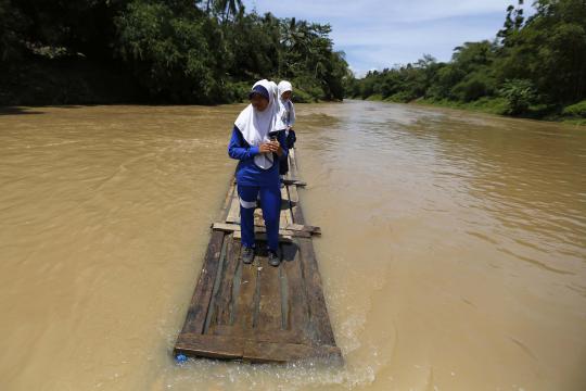 Kisah siswa di Banten nekat seberangi sungai menuju sekolah