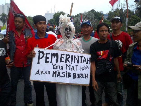 Tuntut UMK, ribuan buruh se-Jatim ancam menginap di Grahadi