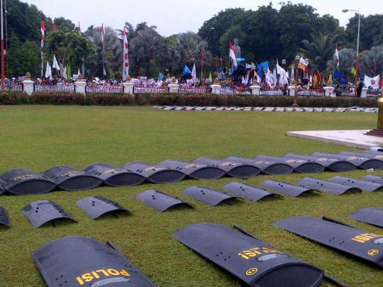 Tuntut UMK, ribuan buruh se-Jatim ancam menginap di Grahadi