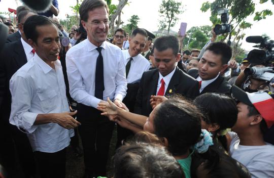 Jokowi dan Gita temani PM Belanda tinjau Waduk Pluit