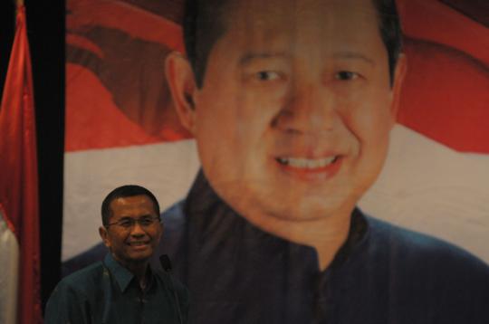 Gaya lucu Dahlan Iskan di HUT ke-9 Fraksi Partai Demokrat