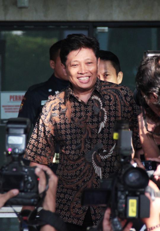 Machfud Suroso usai diperiksa KPK sebagai tersangka Hambalang