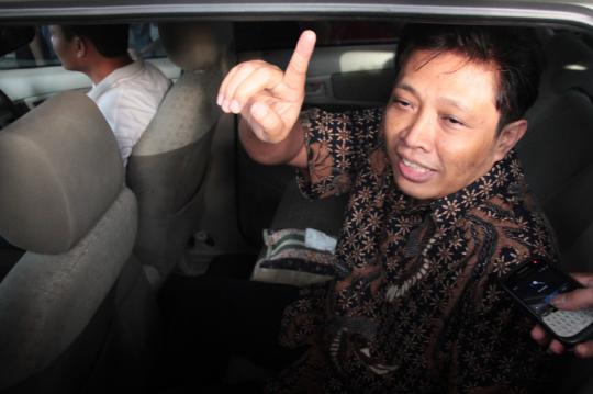 Machfud Suroso usai diperiksa KPK sebagai tersangka Hambalang