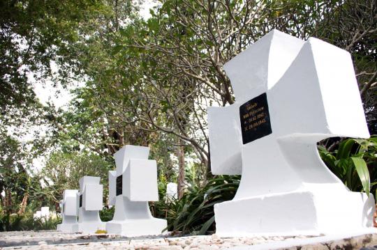 Menengok taman makam pahlawan Nazi di perkebunan Cikopo