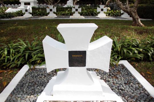 Menengok taman makam pahlawan Nazi di perkebunan Cikopo