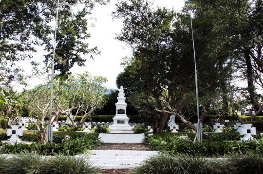 Menengok taman makam pahlawan Nazi di perkebunan Cikopo