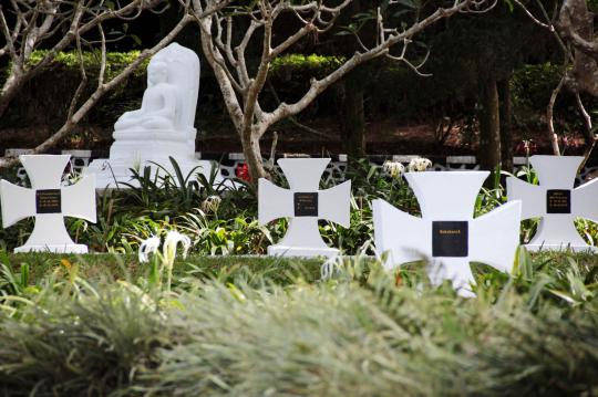 Menengok taman makam pahlawan Nazi di perkebunan Cikopo