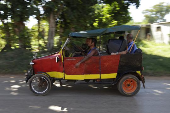 Montir asal Kuba ini ciptakan taksi ramah lingkungan