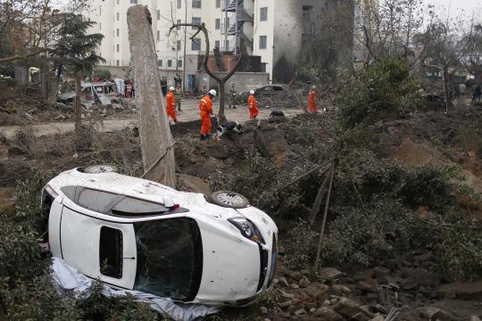 Kerusakan parah akibat ledakan dahsyat pipa Sinopec di China