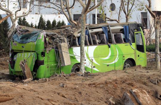 Kerusakan parah akibat ledakan dahsyat pipa Sinopec di China