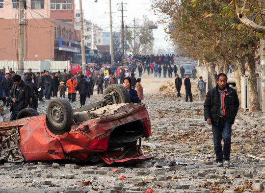 Kerusakan parah akibat ledakan dahsyat pipa Sinopec di China