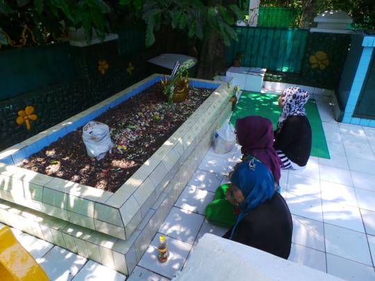 Mengintip makam kramat Ratu Galuh di Kebun Raya Bogor
