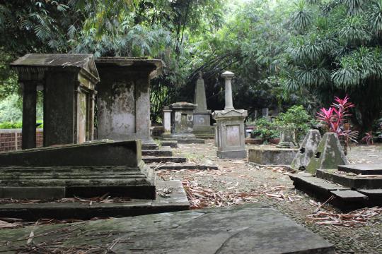 Seramnya komplek makam Belanda kuno di Kebun Raya Bogor