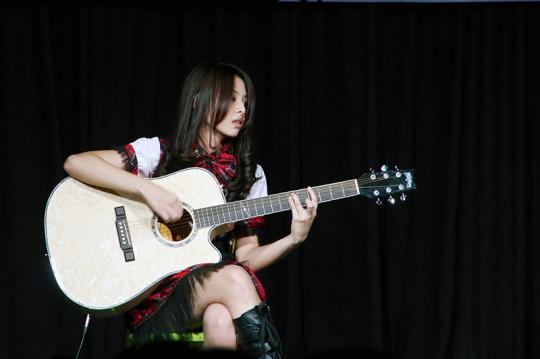 Aksi idol cantik di SHARP JKT48 Mini Concert
