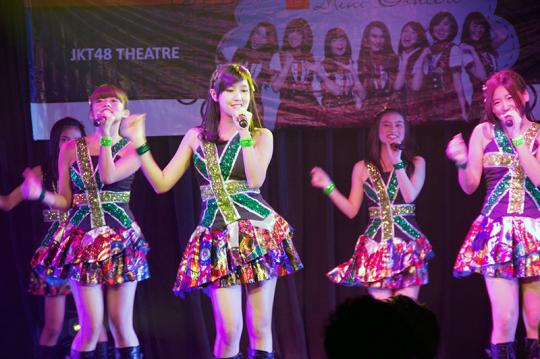 Aksi idol cantik di SHARP JKT48 Mini Concert