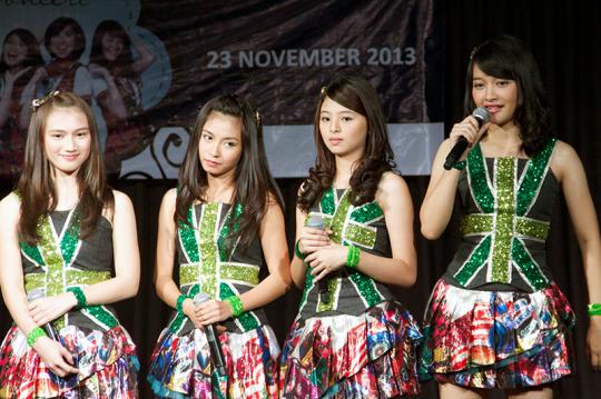 Aksi idol cantik di SHARP JKT48 Mini Concert