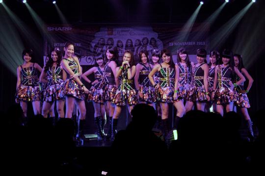 Aksi idol cantik di SHARP JKT48 Mini Concert