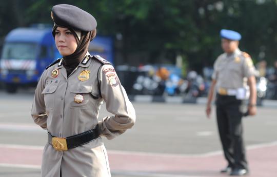 Cantiknya Polwan berjilbab saat ikuti apel di Polda Metro Jaya