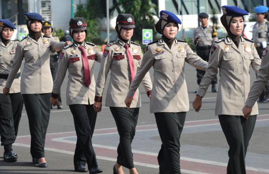 Cantiknya Polwan berjilbab saat ikuti apel di Polda Metro Jaya