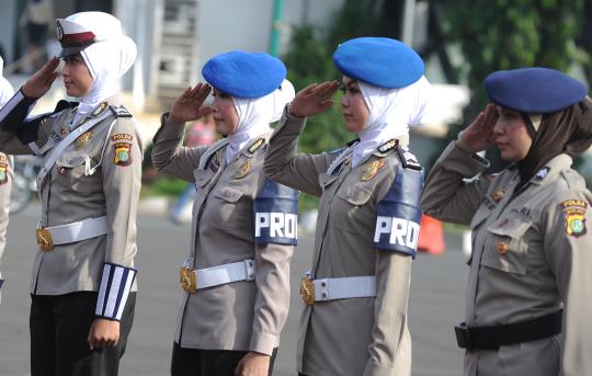 Cantiknya Polwan berjilbab saat ikuti apel di Polda Metro Jaya