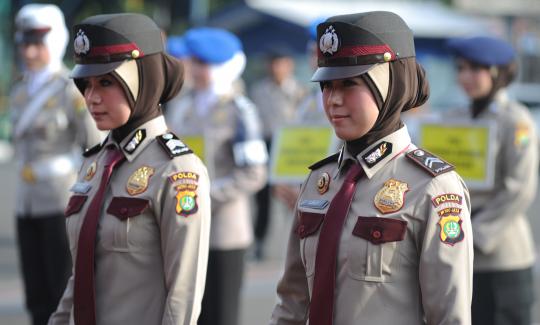 Cantiknya Polwan berjilbab saat ikuti apel di Polda Metro Jaya