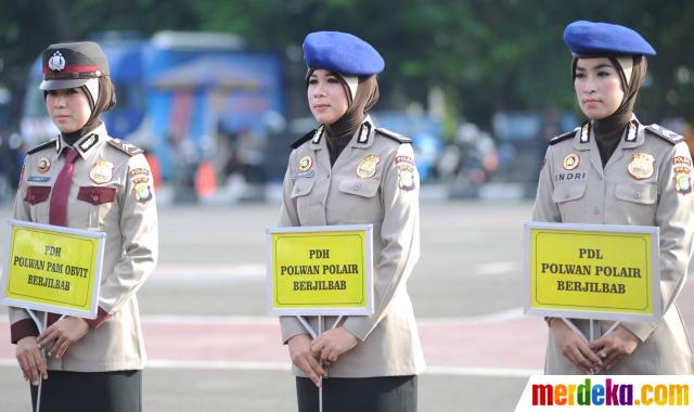 Foto Cantiknya Polwan berjilbab saat ikuti apel di Polda 