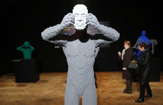 Melihat patung-patung lego di pameran The Art of Brick di Belgia