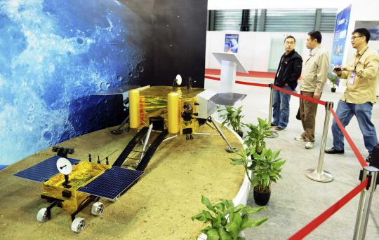 Canggihnya robot kelinci penjelajah bulan buatan China