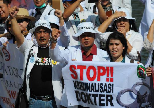 Ratusan dokter protes penahanan dr Ayu di Bundaran HI