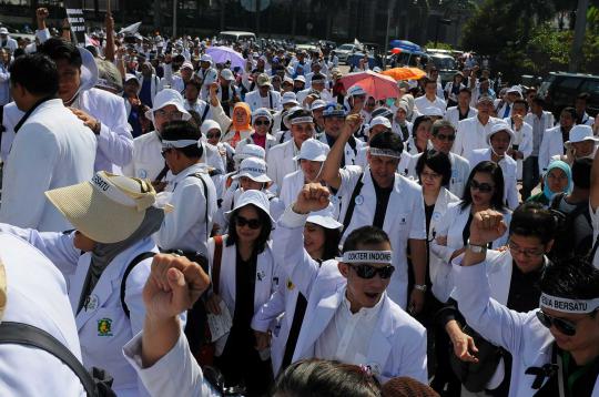 Ratusan dokter protes penahanan dr Ayu di Bundaran HI